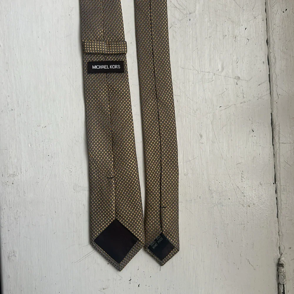 Michael Kors Slim Skinny Gold Blue Hand Made 100% Silk Jacquard Tie